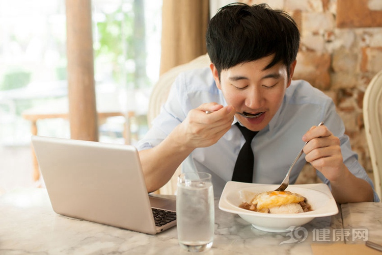 不用运动，照样掉肉！只因她这么吃午餐